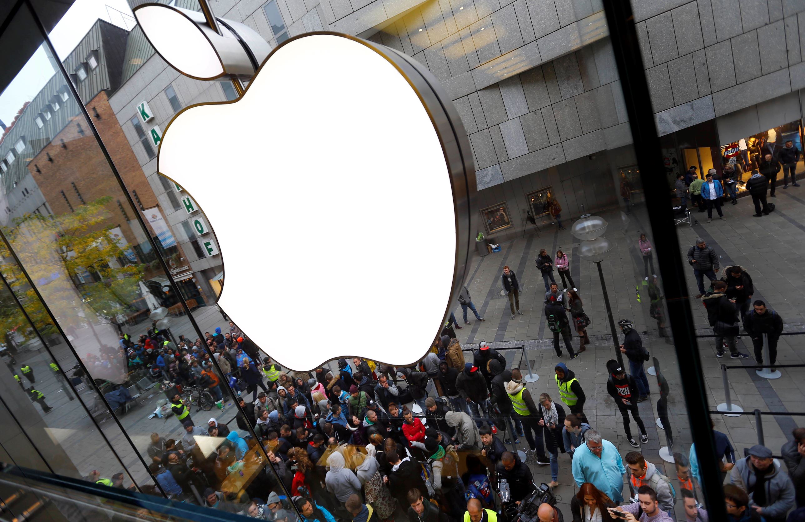 Ex-Apple engineer, China, arrested theft