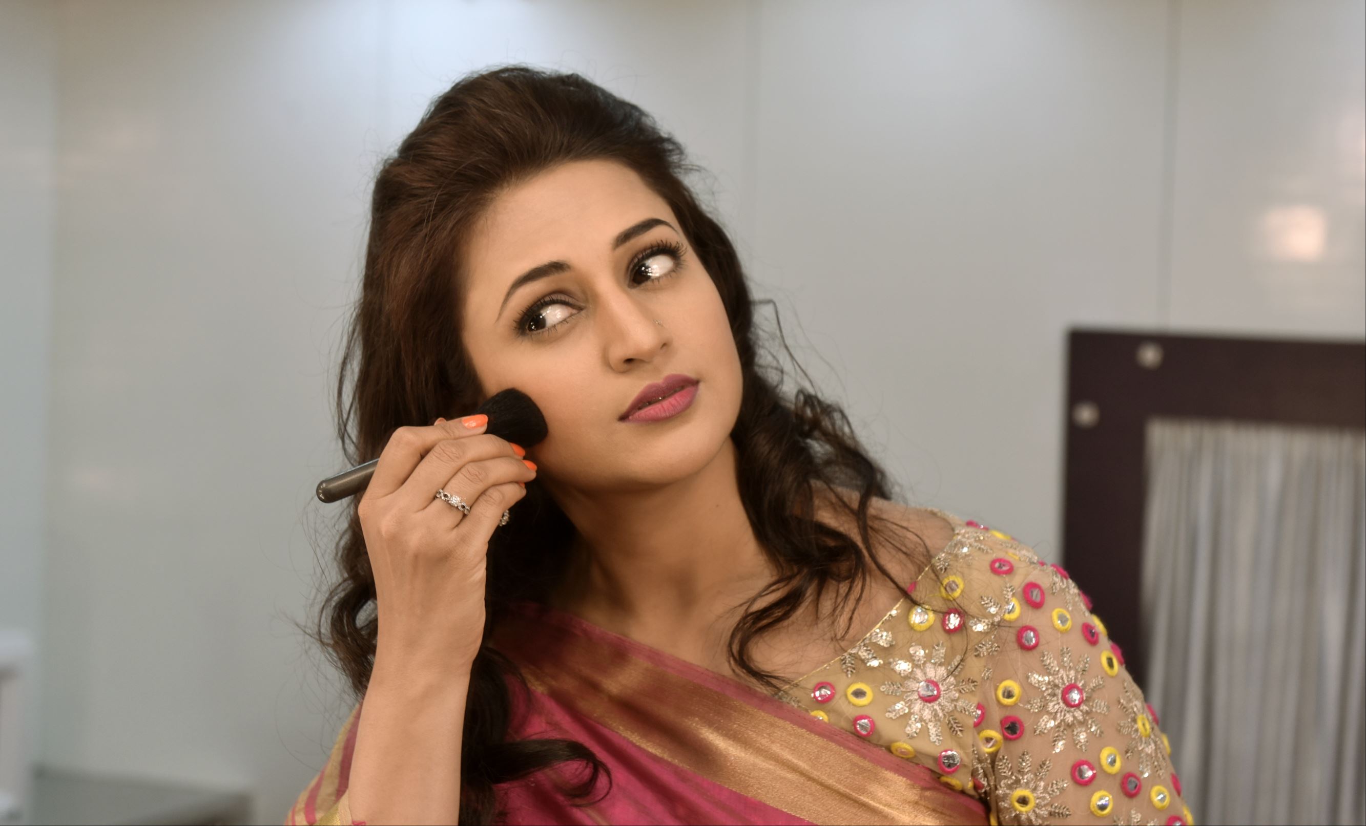 star Divyanka Tripathi's phone gets