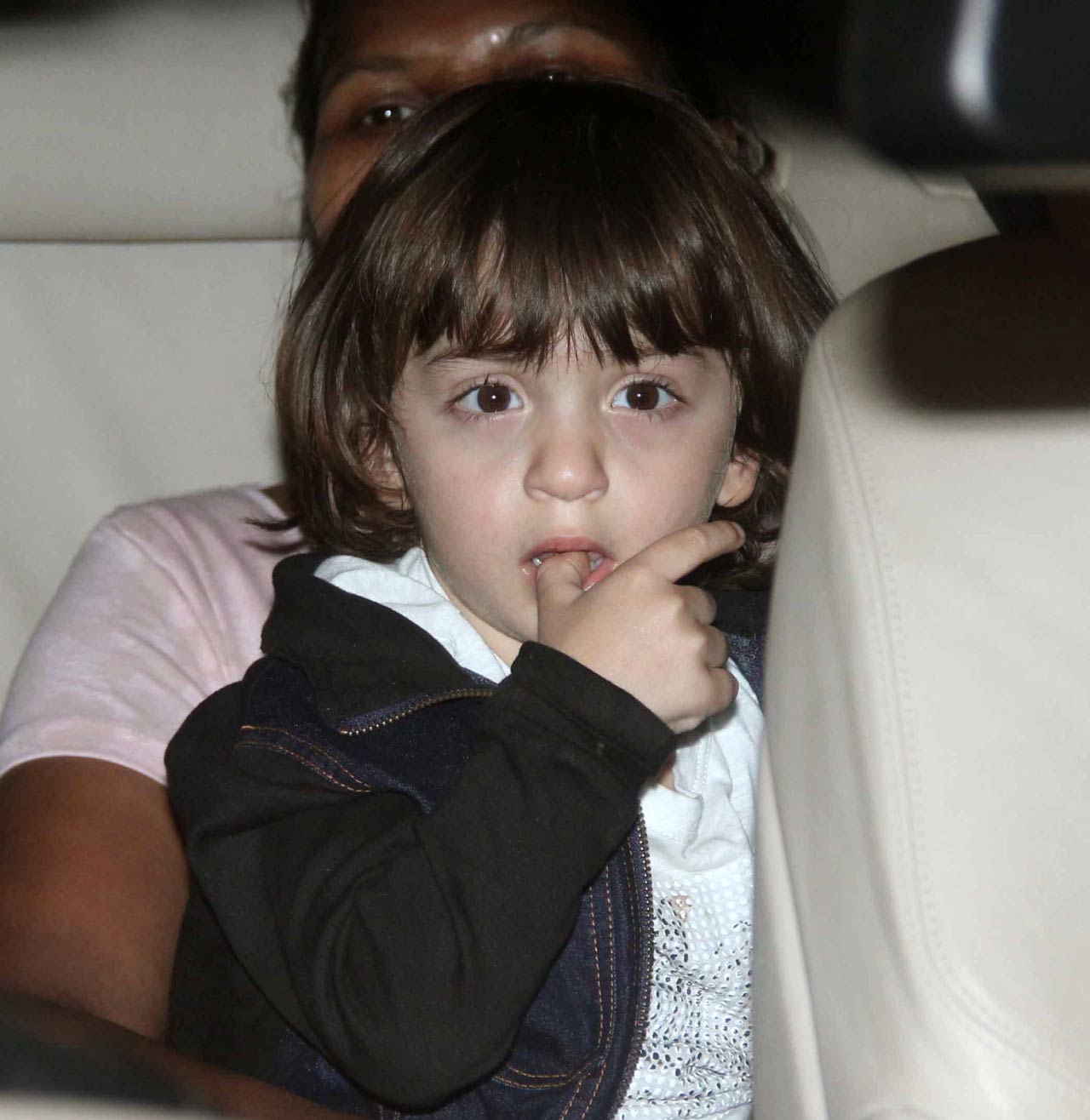 Shah Rukh's AbRam dances