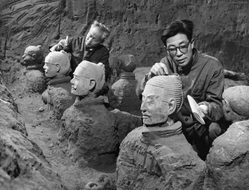 Archaeologists excavating terra-cotta warriors and horses at the tomb of the first emperor of China, Qin Shi Huang Ti in Xian, China. September 1979. (Photo by: Sovfoto/UIG via Getty Images)