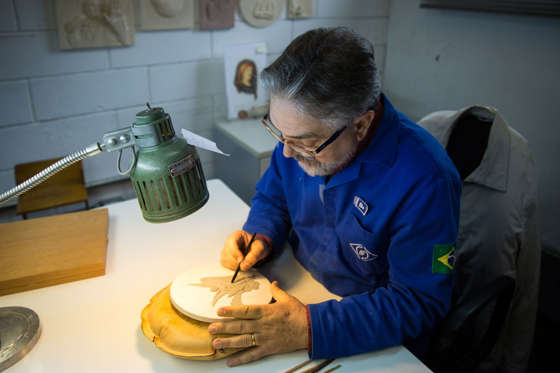 Proses Pembuatan Medali Olimpiade Rio