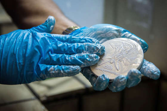 Proses Pembuatan Medali Olimpiade Rio