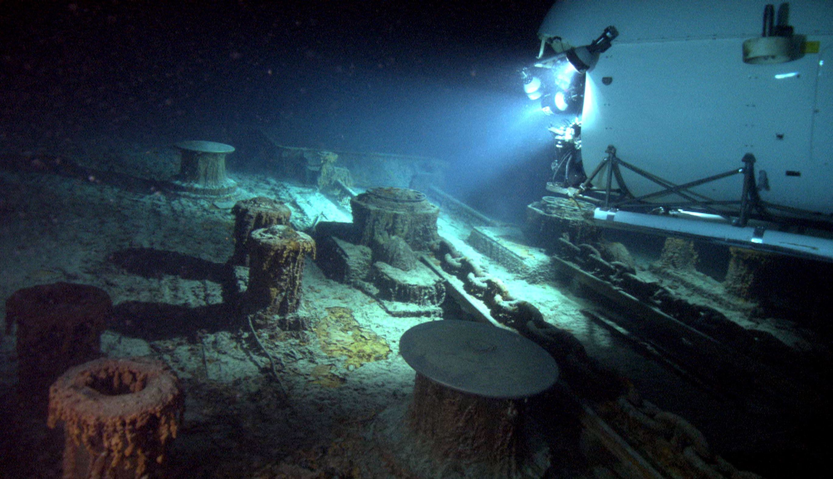 'Ghosts of the Abyss' Film - 2003 'Ghosts of the Abyss' -  MIR submersible illuminates a portion of the deck of Titanic