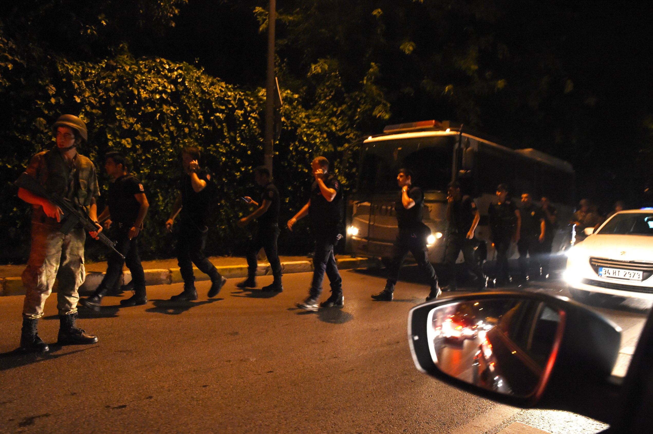 துருக்கியில் ராணுவம் ஆட்சி