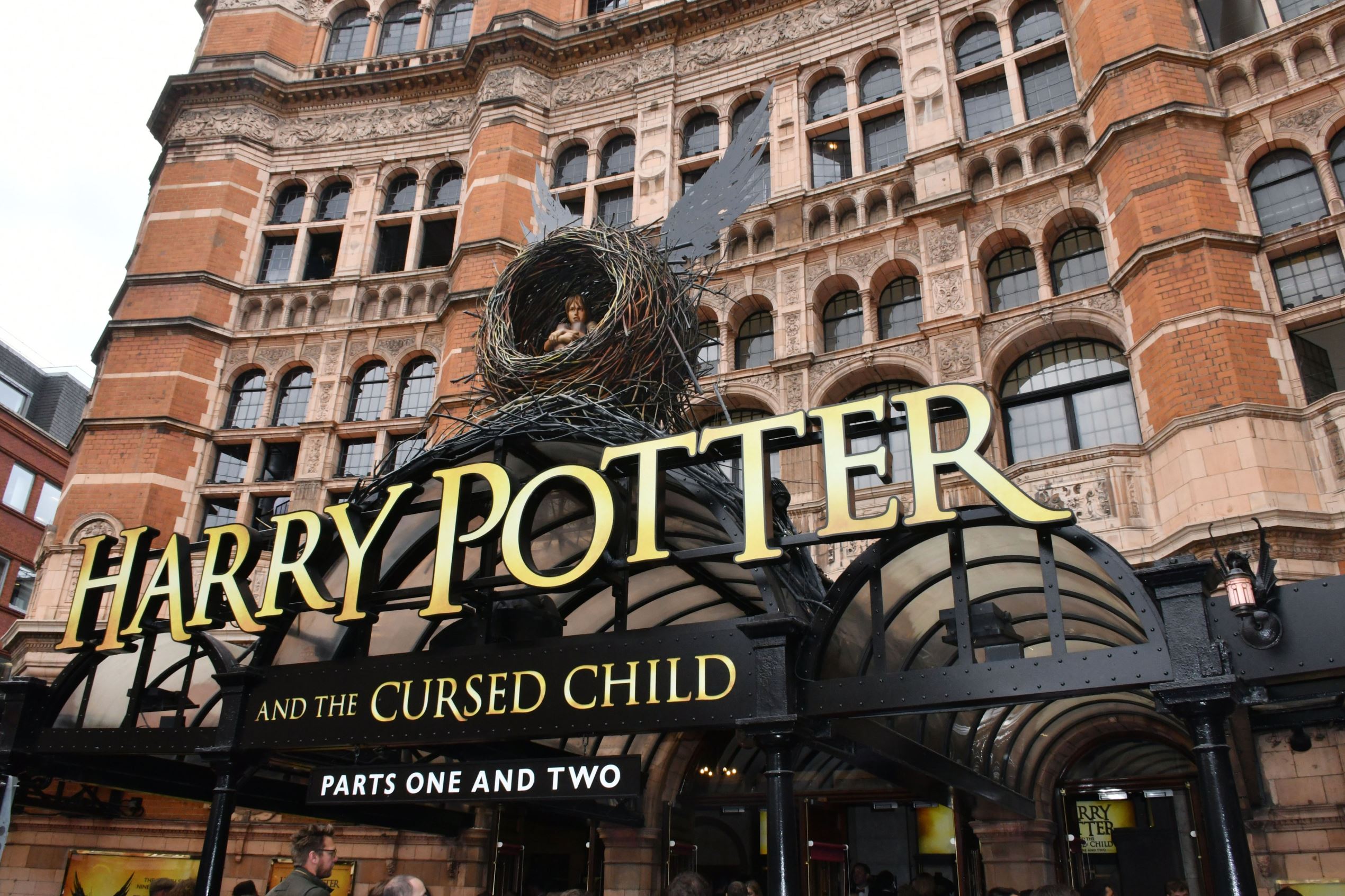 ?Harry Potter Cursed Child?: Opening