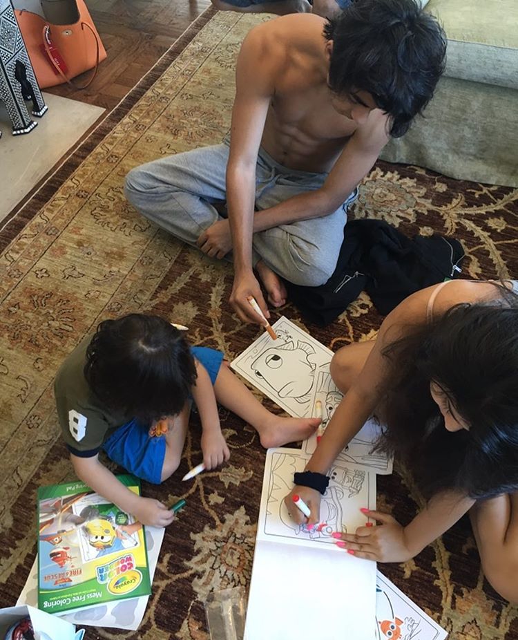 SRK?s kids same frame &