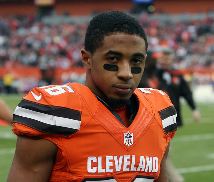 FILE - In this Dec. 13, 2015, file photo, Cleveland Browns' K'Waun Williams is shown on the sidelines during an NFL game against the San Francisco 49ers, in Cleveland. The Browns have suspended cornerback K'Waun Williams for two weeks and fined him for multiple violations of team rules. The team announced the suspension on Wednesday, Aug. 17, 206. (AP Photo/Ron Schwane, File)