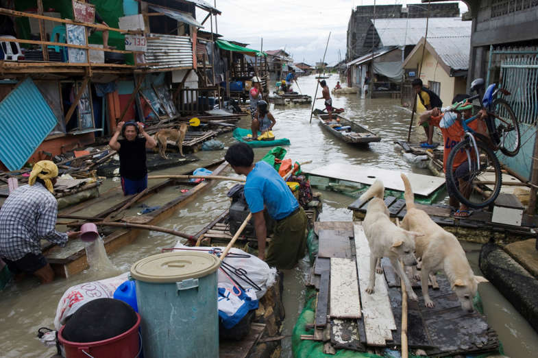TAYTAY, RIZAL, PHILIPPINES - 2009/10/31: Flooding at Purok 7, Block 2, in Sakbit, Lupang Arenda, a shanty village next to Laguna Lake. After the typhoon Santi hit on October 31. (Photo by Gerhard Joren/LightRocket via Getty Images)