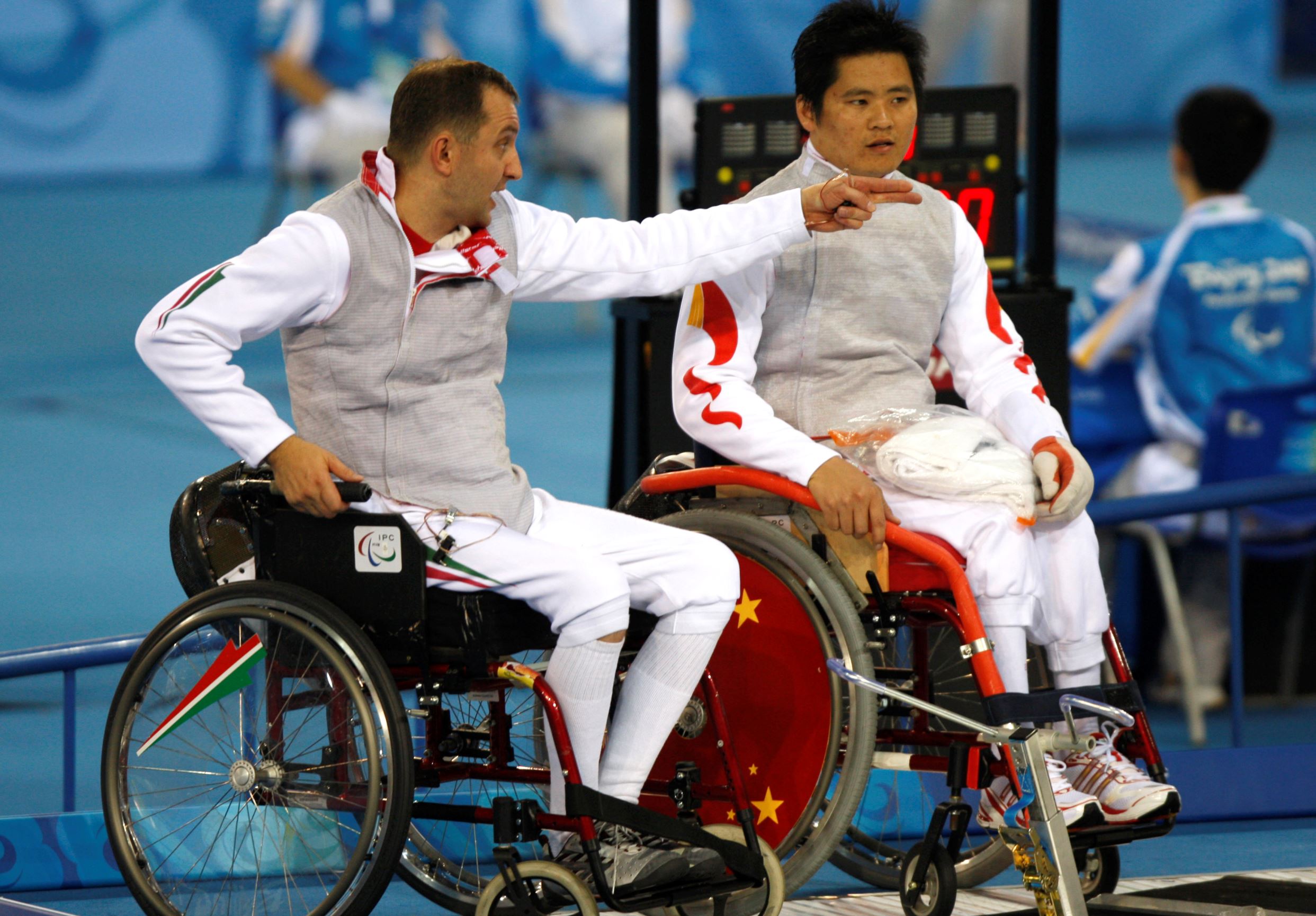 O esgrimista é o único paratleta que já conquistou também uma medalha olímpica. Após um bronze nos Jogos de Seul 88, ele sofreu um grave acidente de ônibus e perdeu os movimentos das pernas. Passou a praticar esgrima em cadeira de rodas, modalidade na qual acumulou seis medalhas em Paralimpíadas (três ouros e três bronzes)
