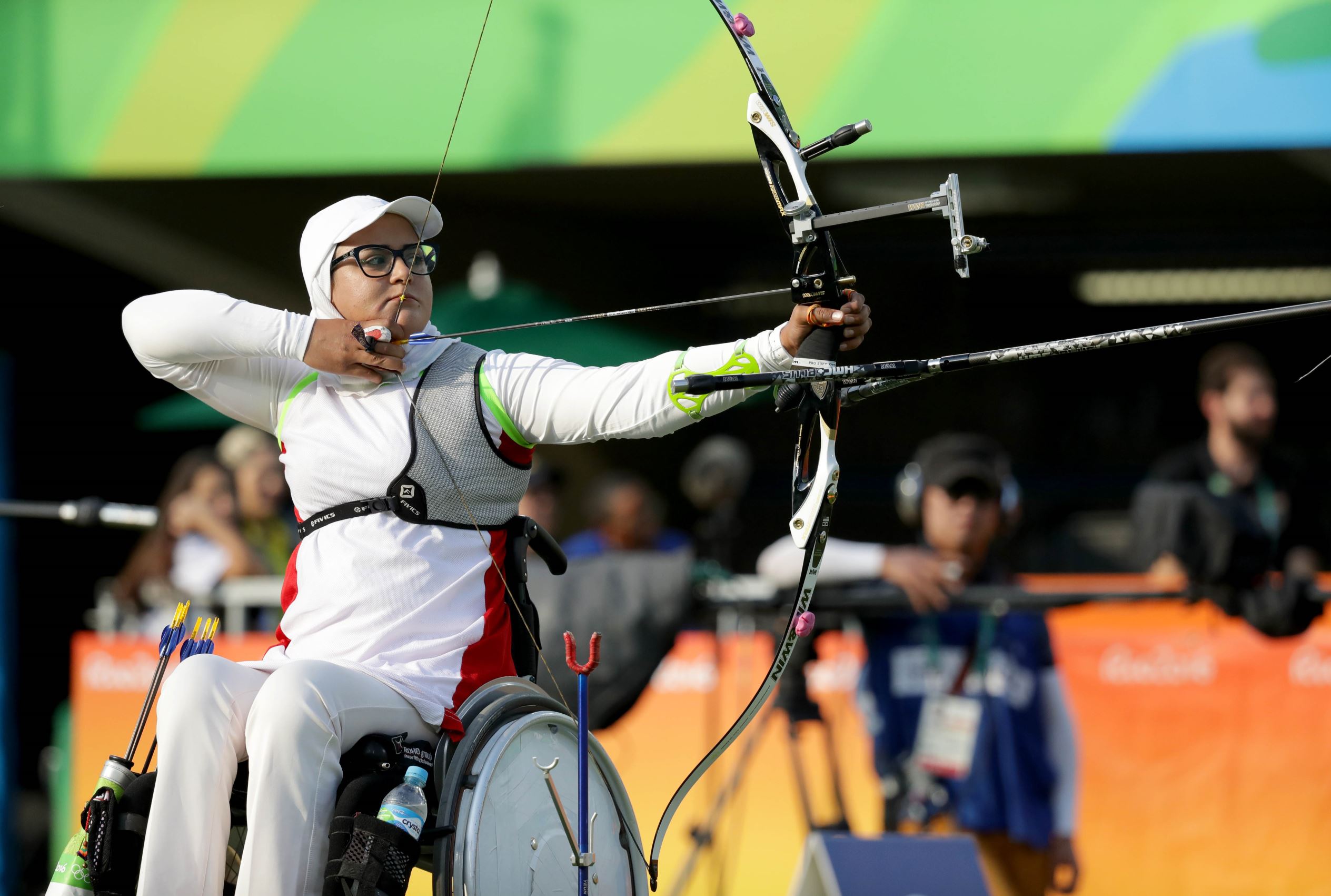 Zahra vive em uma cadeira de rodas desde 2003, quando sofreu um grave acidente de carro. Antes disso, ela se tornou famosa no país de orige, como praticante de taekwondo, um esporte incomum para mulheres no Irã.

O que sempre foi sua segunda modalidade, o tiro ao arco, passou a ser a principal no momento em que a atleta passou a disputar Paralimpíadas. 

Após conquistar duas medalhas nos Jogos Paralímpicos de Londres 2012, Zarah conseguiu índice para representar o Irã na Olimpíada do Rio 2016. Mais do que isso: ela foi a porta-bandeira do país na cerimônia de abertura.