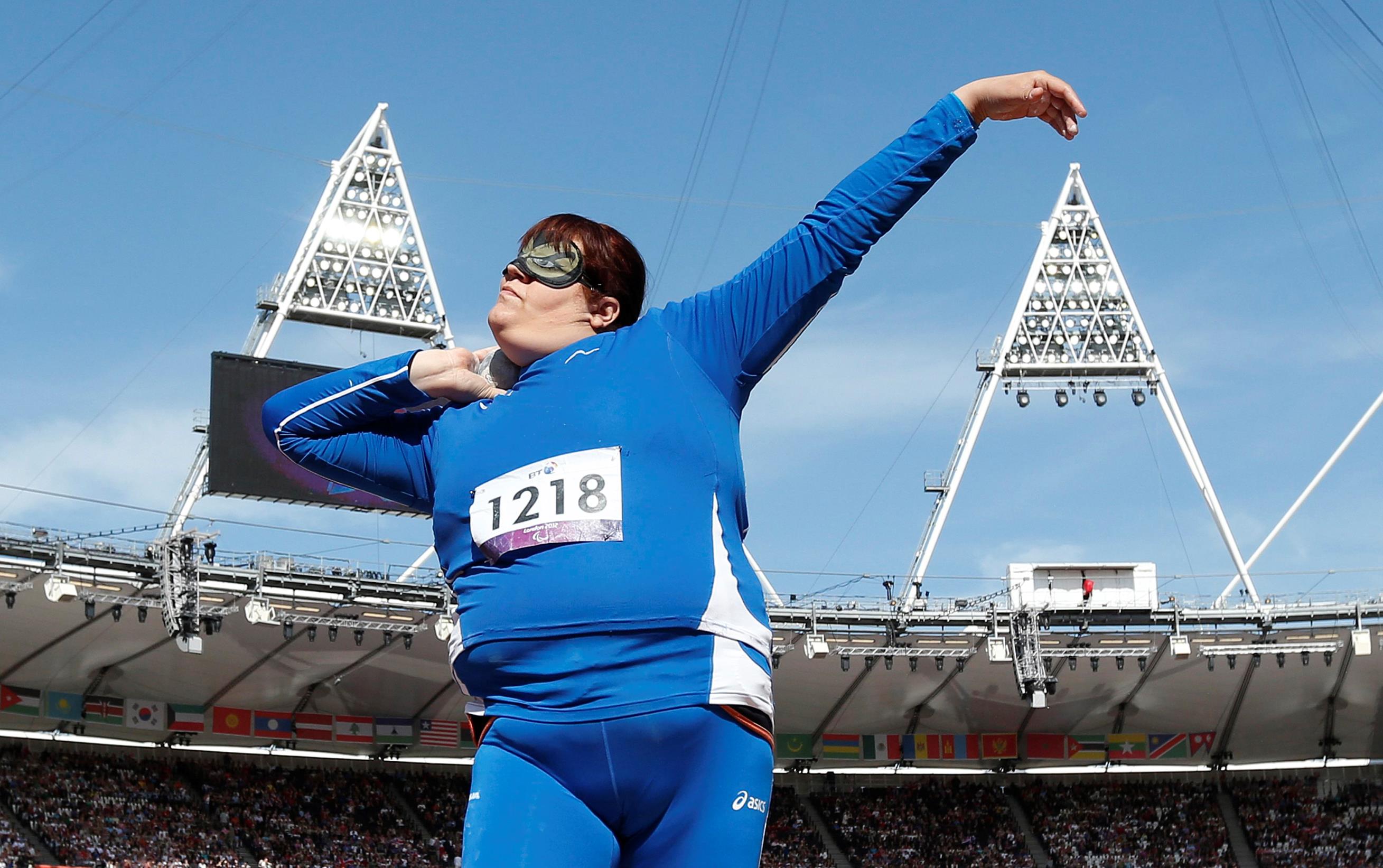 Apesar de ter nascido com glaucoma, Legnante tinha uma boa visão no olho direito, o que a permitiu competir normalmente, em provas de arremesso de peso por anos  - inclusive conquistando um ouro no Campeonato Europeu Indoor de 2007 e disputando os Jogos Olímpicos de Beijing 2008.

Em 2009, porém, sua retina se deteriorou e resultou em cegueira quase total. Desde então, a atleta passou a participar de disputas paralímpicas, estreando em Londres 2012.