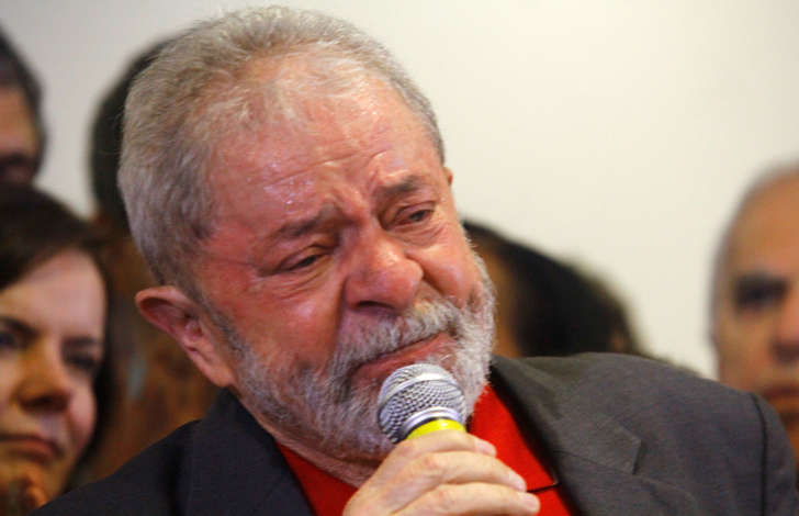 O ex-presidente Luiz Inácio Lula da Silva concede entrevista coletiva sobre a denúncia do Ministério Público Federal
