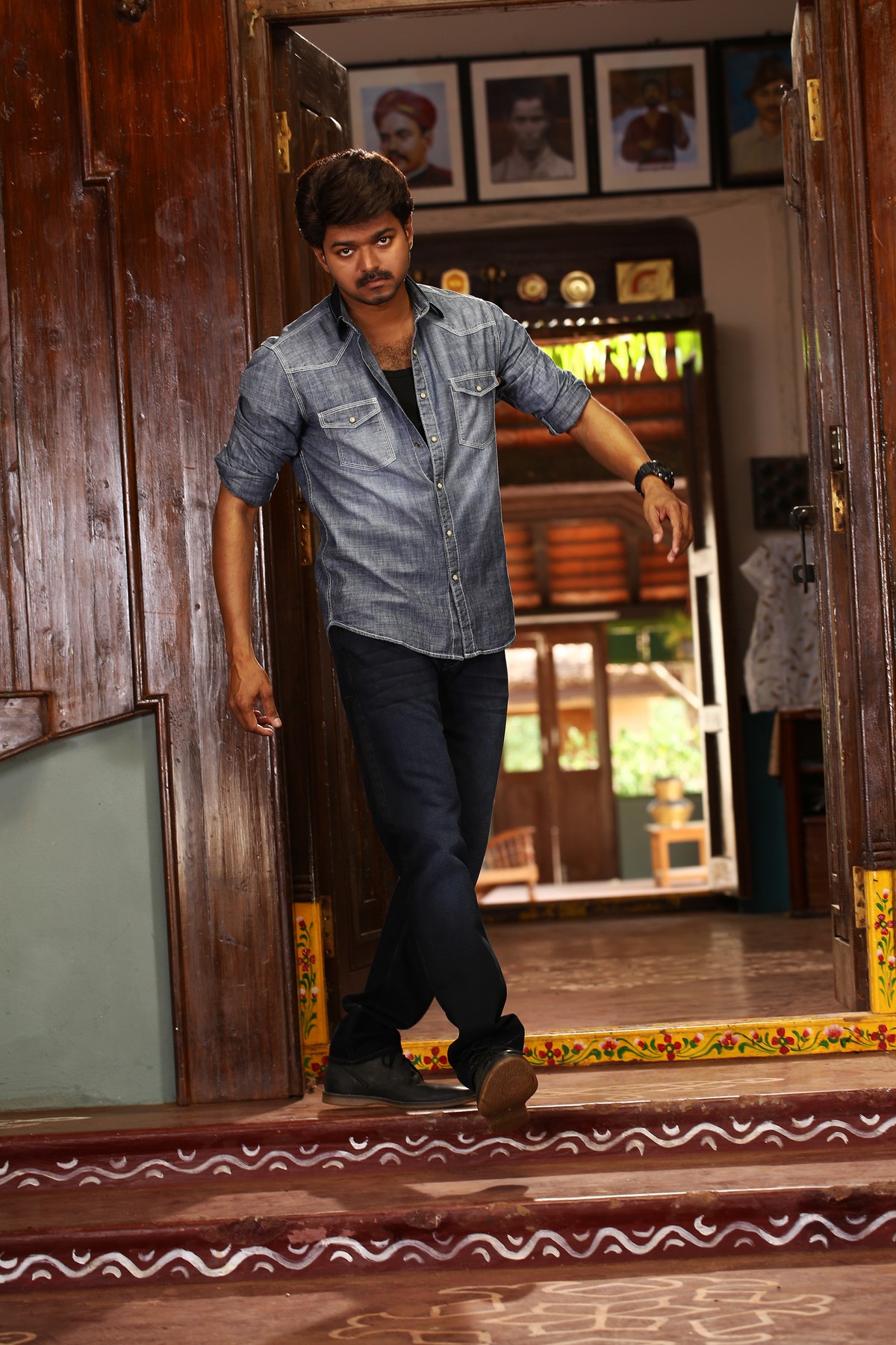Vijay play three roles 'Thalapathy