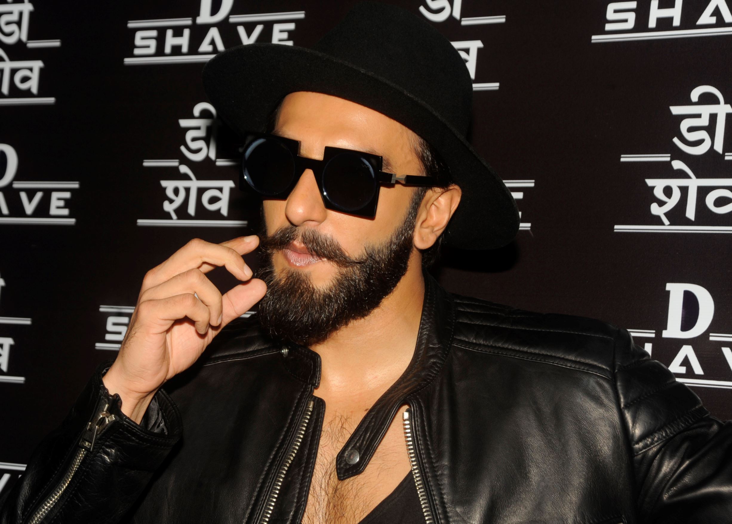 Ranveer Singh ignoring media?