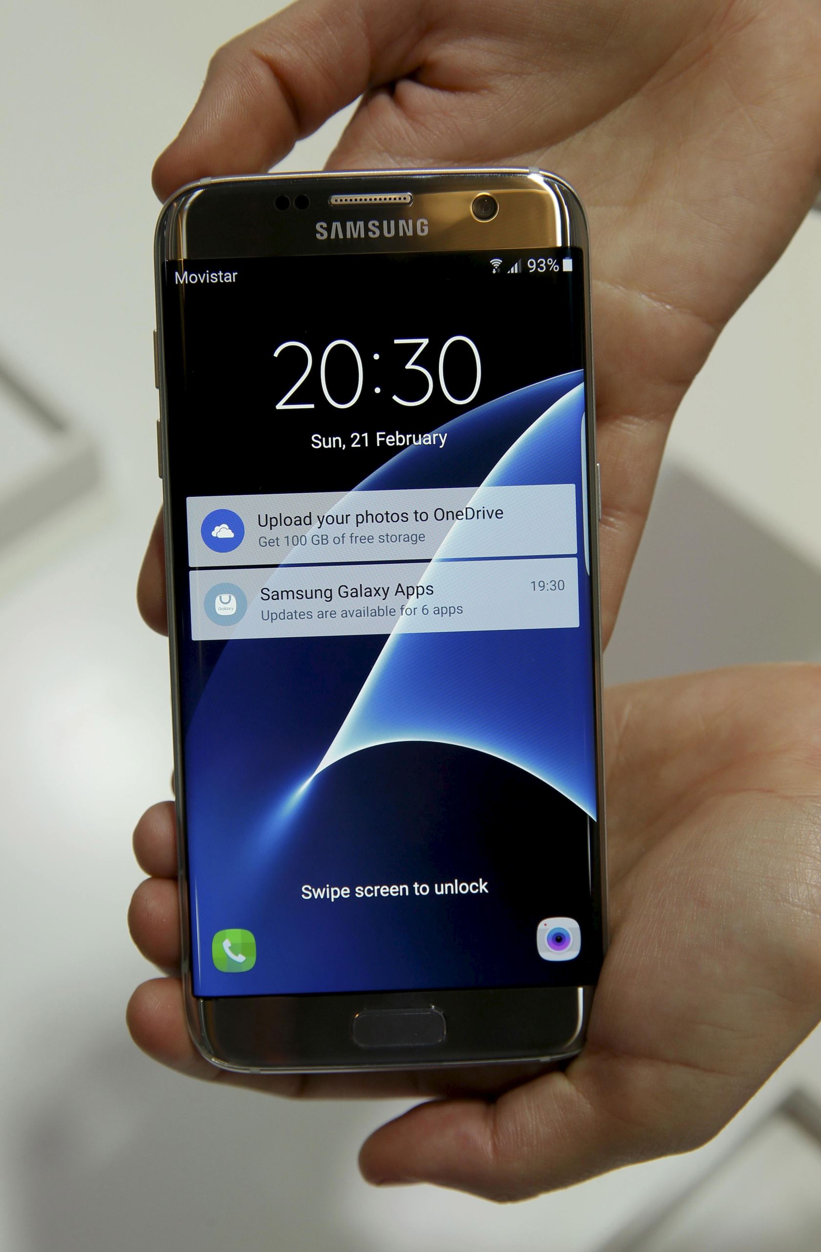 Voda, Flipkart offering smartphones â‚¹999