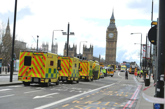 Slide 3 de 17: Ambulances line up on Westminster Bridge as they respond to an armed incident on March 22, 2017 in London, England. A police officer has been stabbed near to the British Parliament and the alleged assailant shot by armed police. Scotland Yard report they have been called to an incident on Westminster Bridge where several people have been injured by a car.