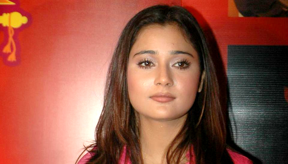 Sara Khan attacks Kamya Punjabi