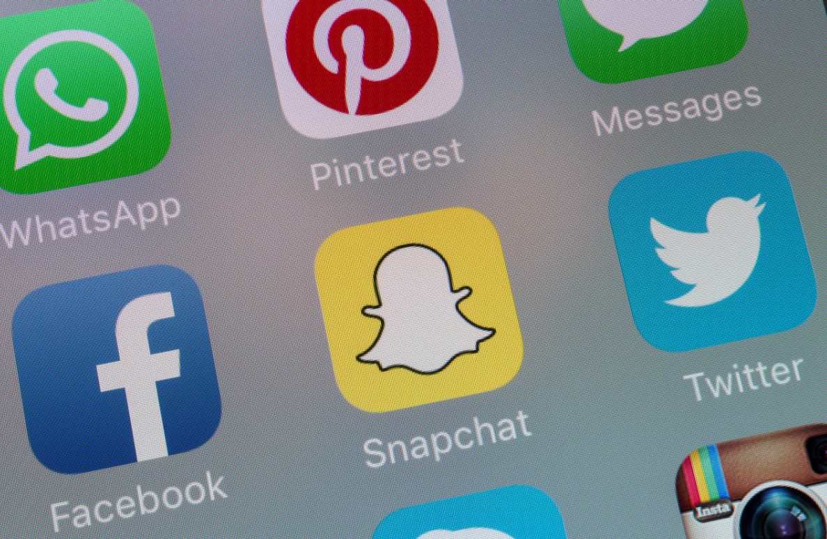 Snapchat record share multiple snaps