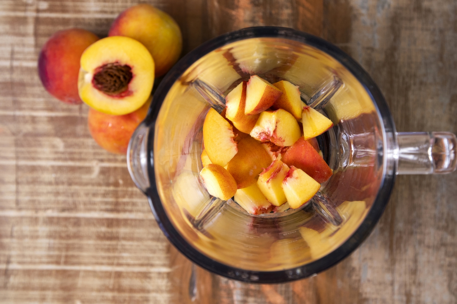 Dieser Bananen-Pfirsich-Smoothie bringt den Stoffwechsel in Schwung und ...