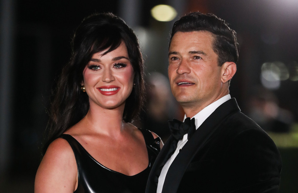 orlando bloom 'wasn't concious of' katy perry's pop career when he fell for her
