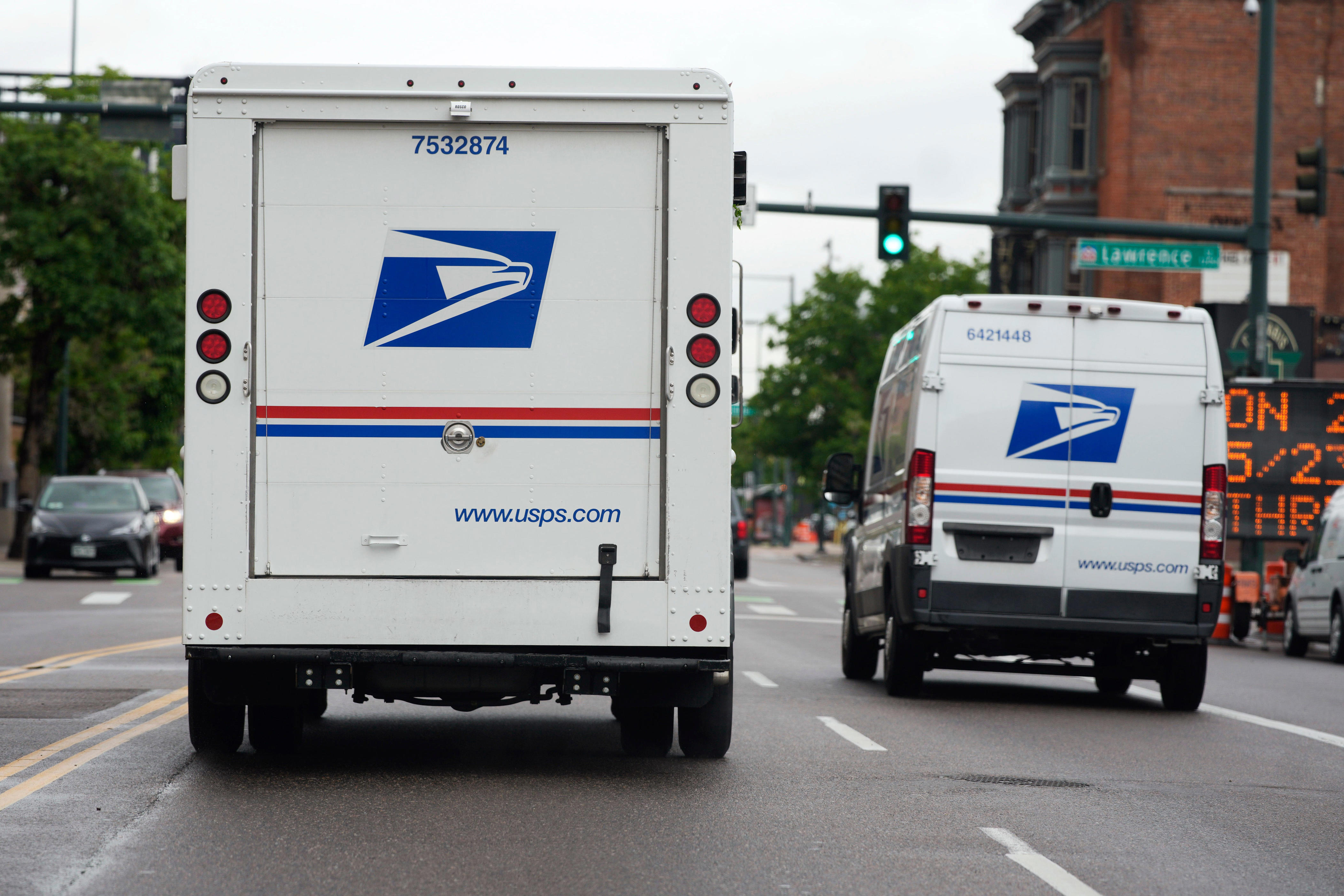 Is UPS, USPS, FedEx delivering on Labor Day? Are banks, post offices