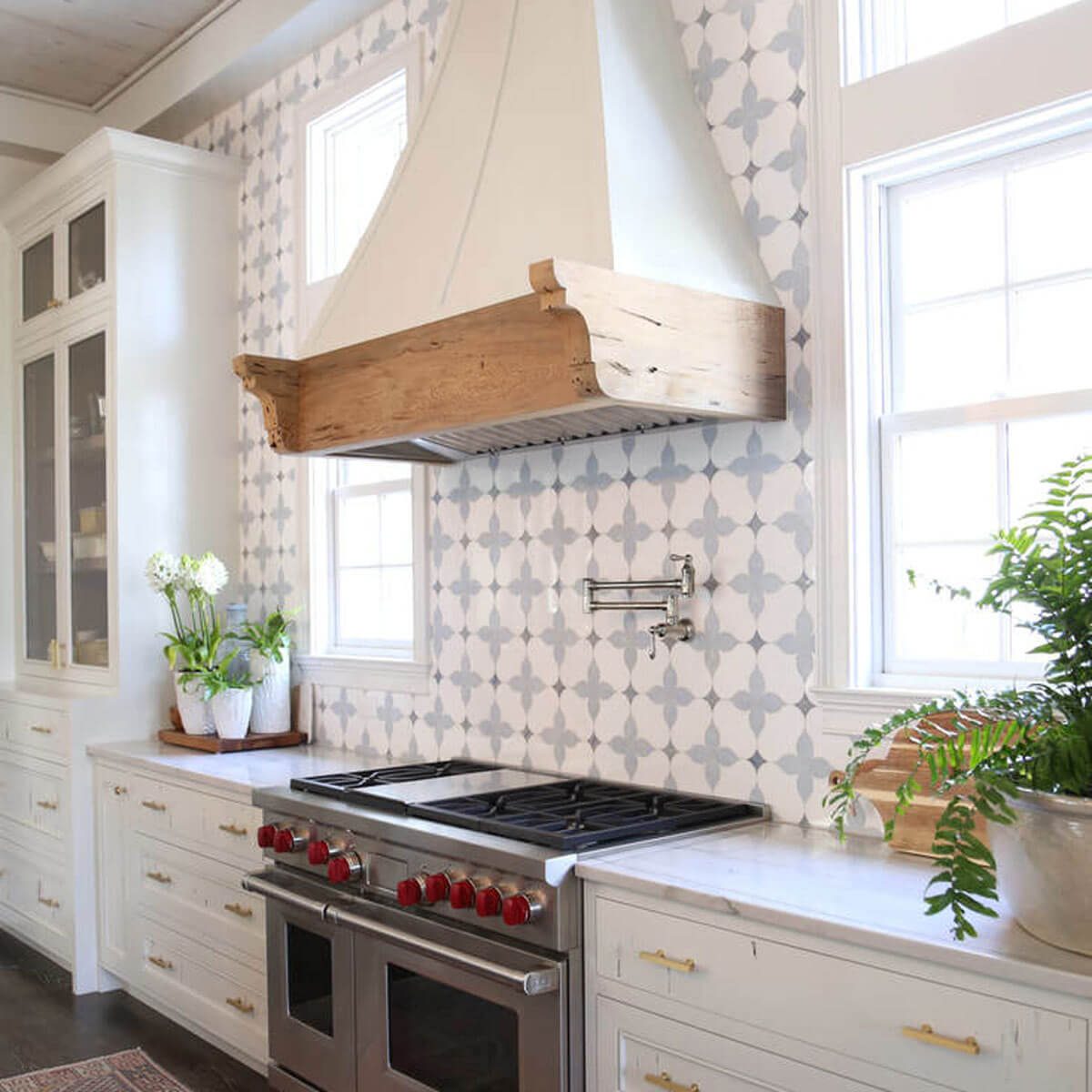Illustration of Linear Porcelain Tile Backsplash With Subway Tile