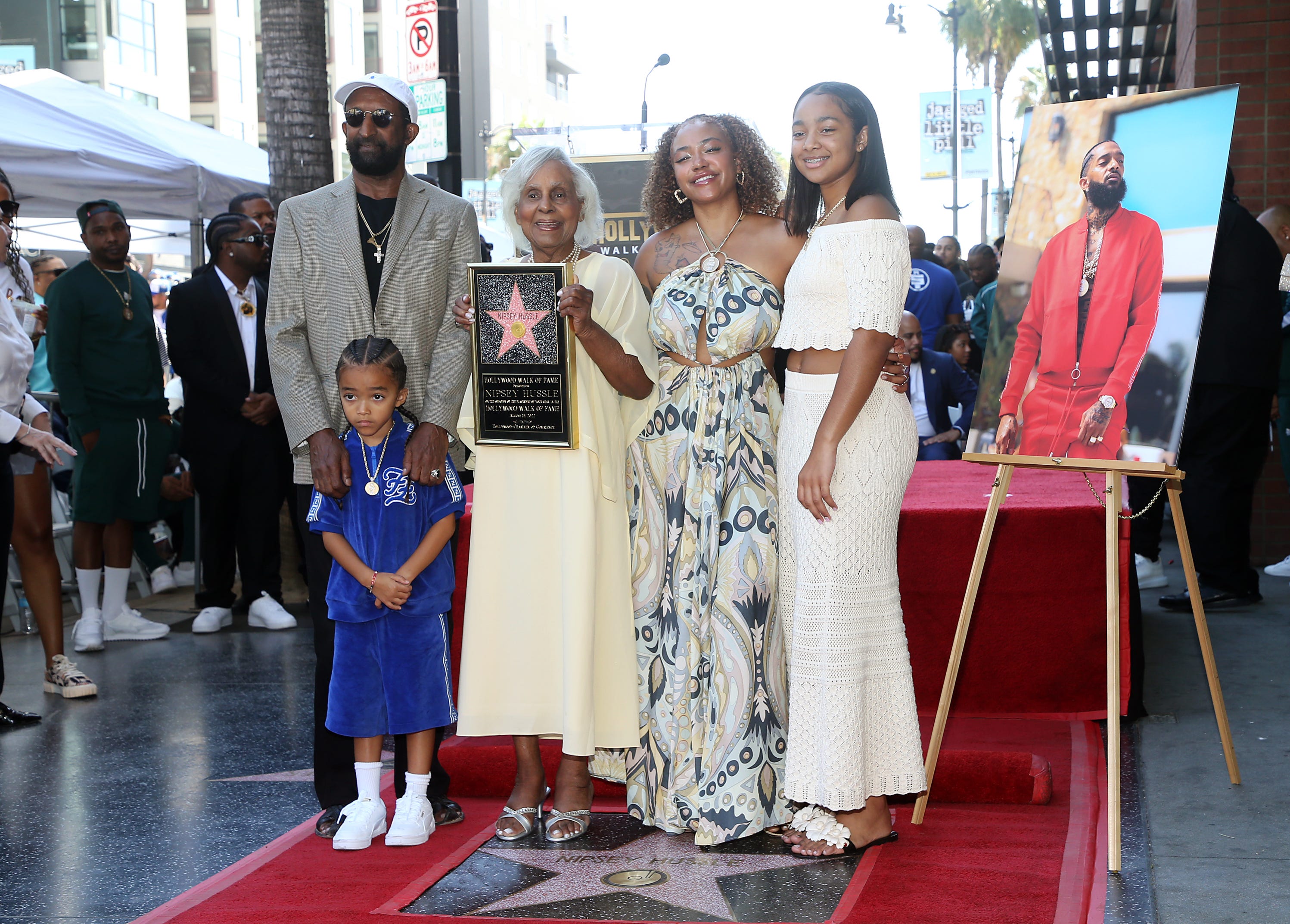 (L-R) Dawit Asghedom, Kross Ermias Asghedom, Margaret Boutte, Samantha Smith and Emani Asghedom stand alongside Nipsey Hussle's Hollywood Walk of Fame star.