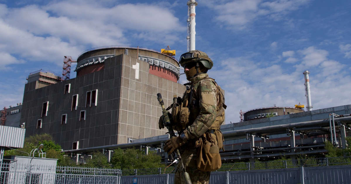 Les craintes d’une catastrophe grandissent alors que la Russie et l’Ukraine se disputent la plus grande centrale nucléaire d’Europe