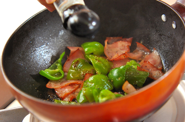 「超簡単副菜！ピーマンとハムの塩炒め」の作り方~ペロリと食べちゃう！ピーマン大量消費レシピ~