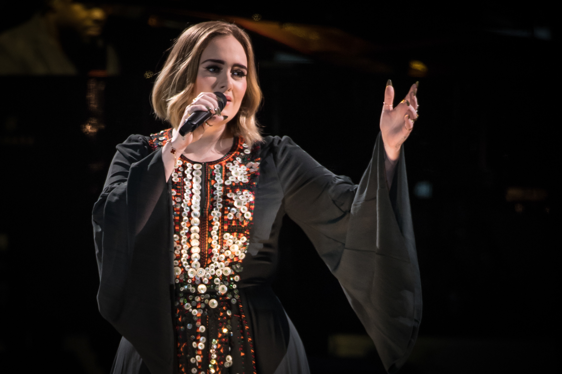 Adele Ein Gebrochenes Herz   AA10N4PM.img