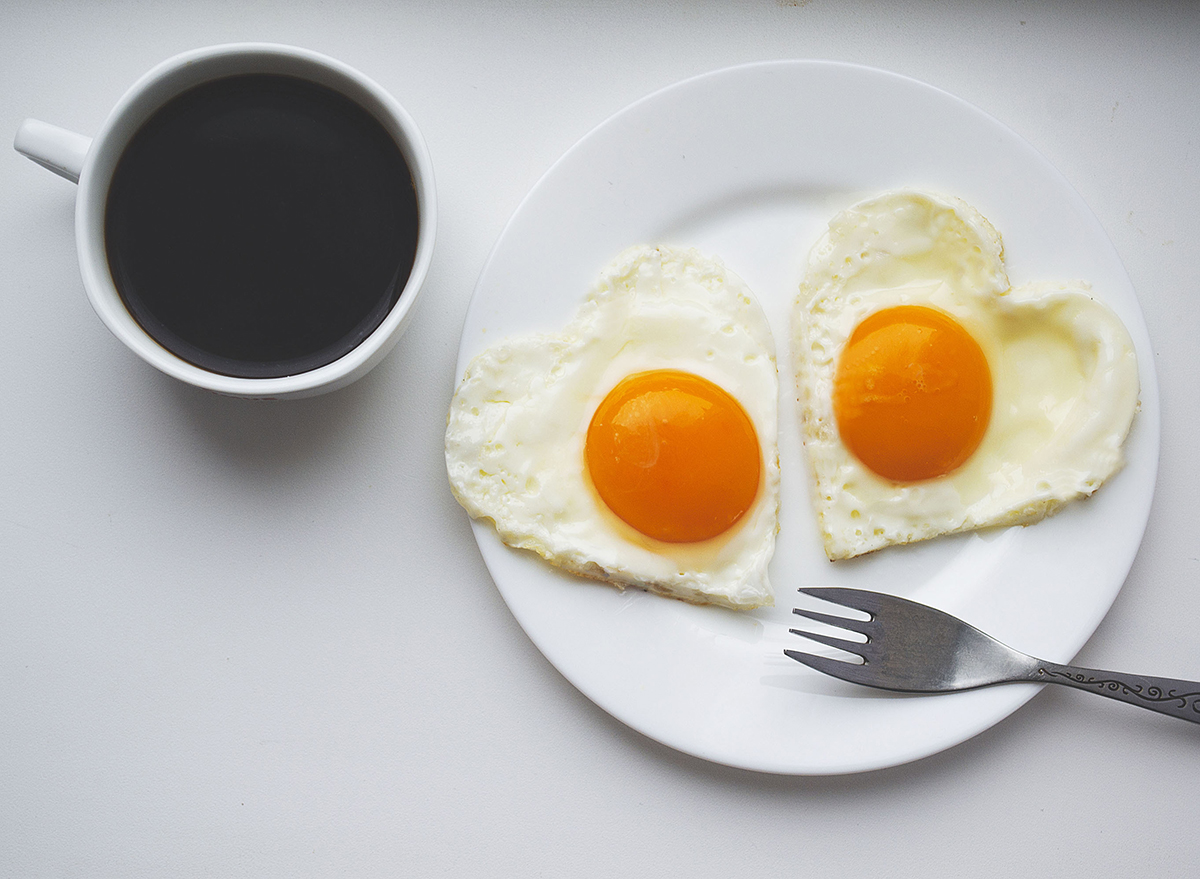 You need breakfast. Завтрак это самый важный. Пропустил завтрак. Доброе утро 2022. Fried Eggs and Coffee.