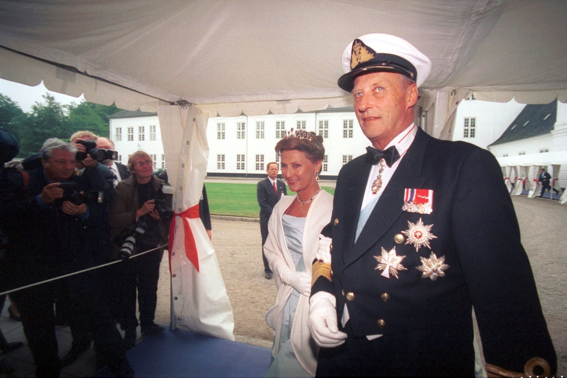 <p>Dopo la morte di suo padre nel gennaio 1991, il principe Harald salì al trono e divenne re Harald V. È il primo re di Norvegia a portare questo nome da oltre 800 anni.</p>