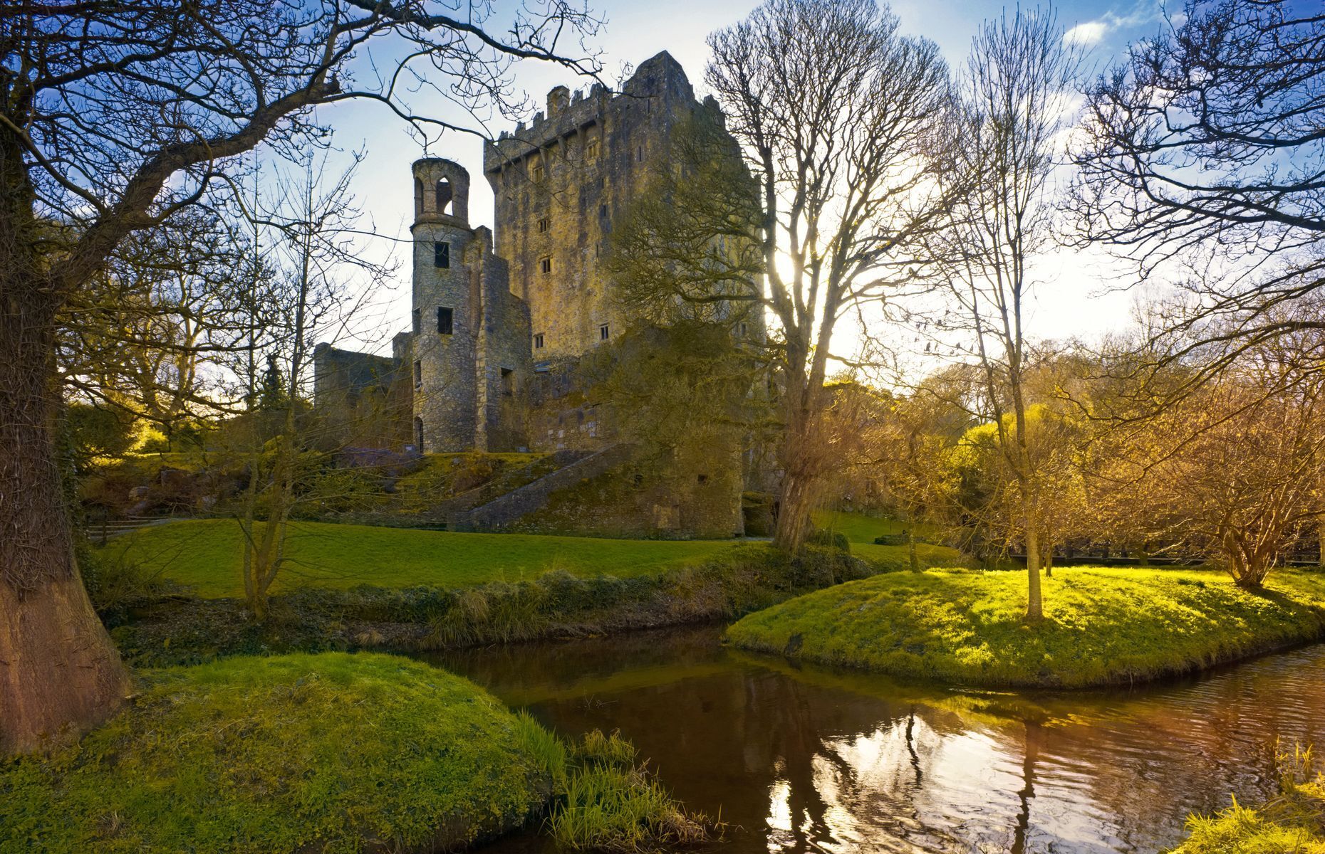 <p>Located atop a tower on a castle of the same name, the <a href="https://blarneycastle.ie/pages/kiss-the-blarney-stone" rel="noreferrer noopener">Blarney Stone</a> is among the most popular attractions in Ireland. An ancient legend claims that a gift of eloquence is bestowed on all those who kiss it with their head upside down. This myth has been attracting crowds for more than 600 years.</p>