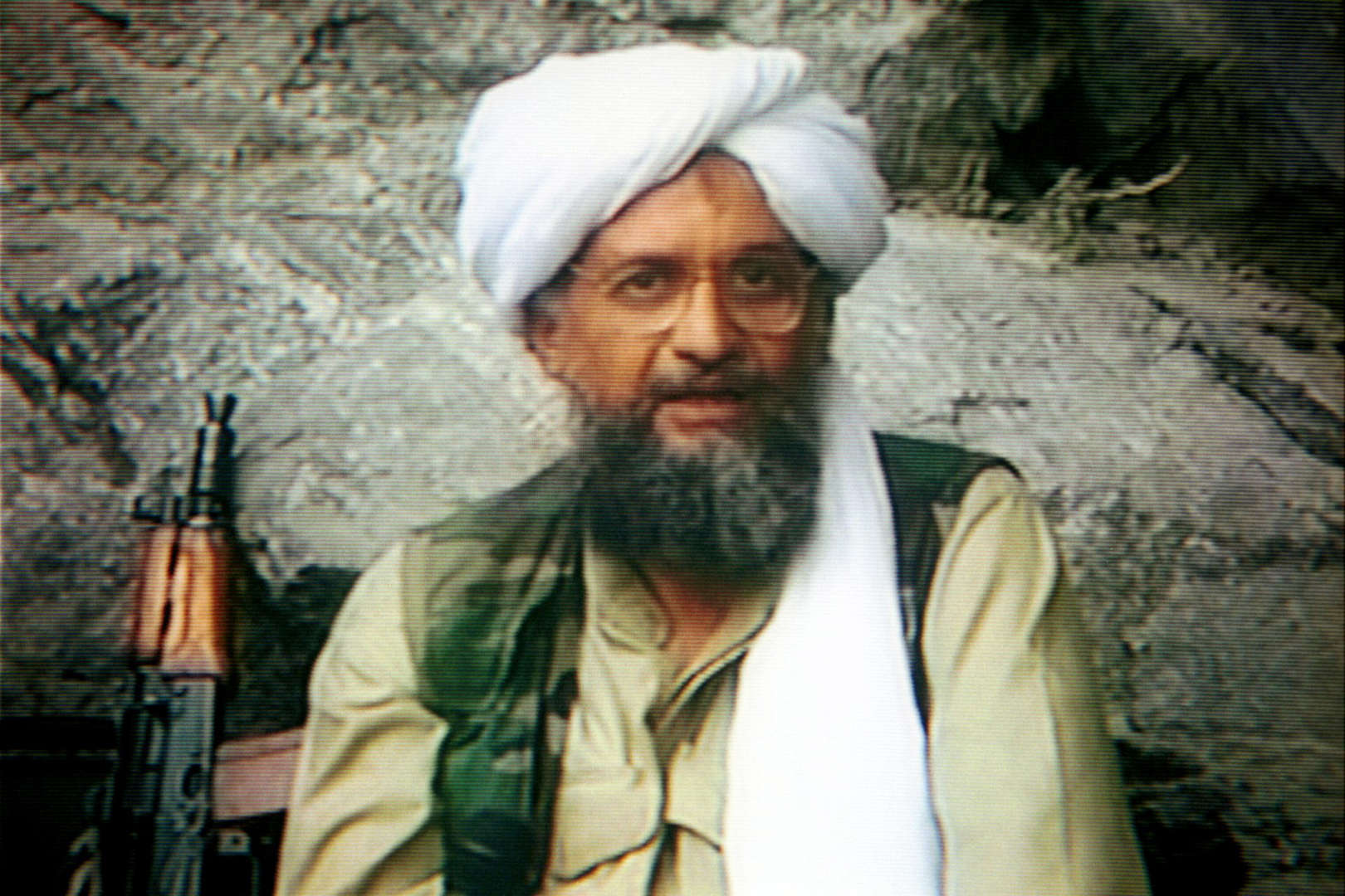 Diapositiva 1 di 25: Era già scampato ad un attacco il 13 gennaio 2016, Ayman Al-Zawahiri, l'ex numero 2 di Osama Bin Laden. In quell'occasione, secondo quanto riportato dalla BBC, aveva ammonito il presidente George W Bush: né lui "né tutte le potenze della Terra" avrebbero potuto anticipare la sua morte "di un secondo", aveva detto il leader di Al Qaeda. Sedici anni dopo, però, tra il 30 e il 31 luglio 2022, la sua sorte è cambiata.