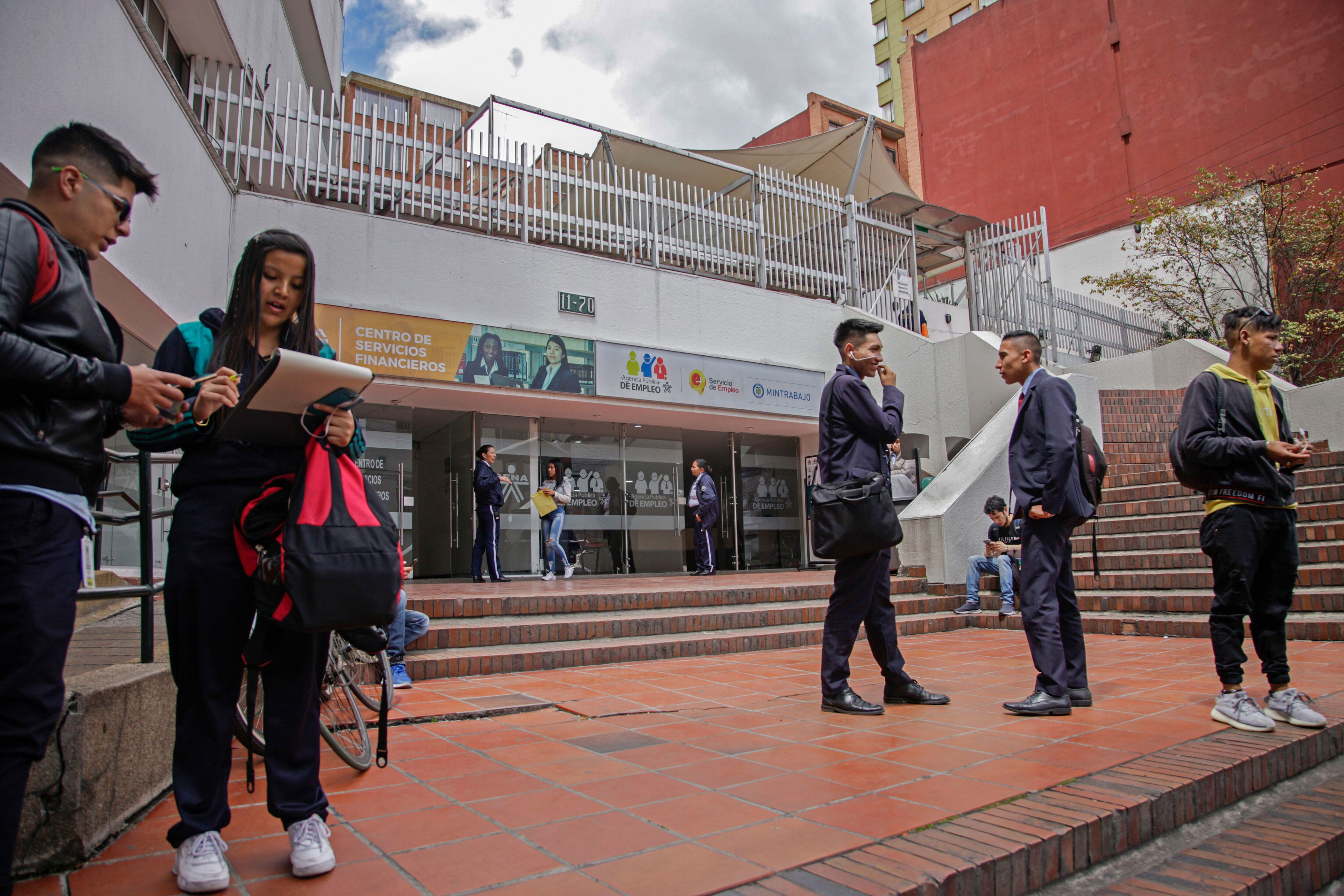 crece el número de jóvenes que no estudian ni trabajan en colombia: dane reportó preocupante cifra