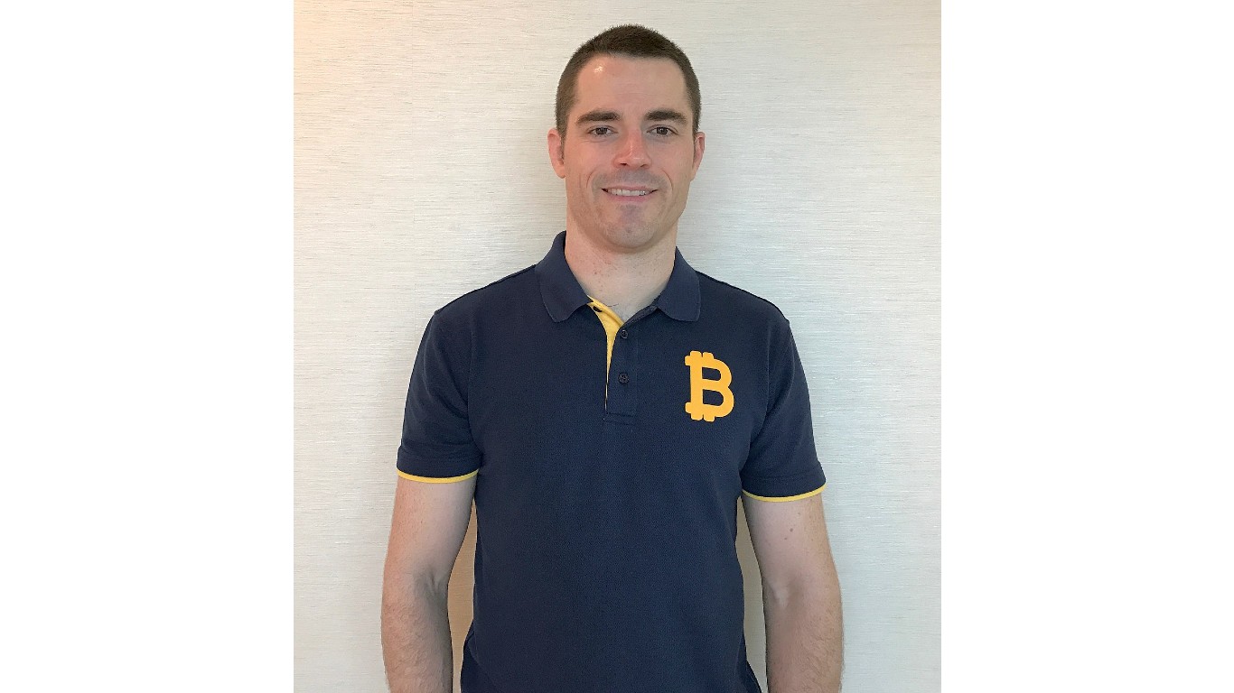 <p><strong>> Occupation:</strong> Investor<br> <strong>> Year citizenship renounced:</strong> 2014</p> <p>Bitcoin entrepreneur and activist Roger Ver renounced his citizenship in 2014 for reasons, he said, that have nothing to do with taxes. One reason he does point out is the fact that he went to federal prison. (He served 10 months in prison in 2005 for selling explosives like fireworks on eBay.) He has obtained citizenship of the Caribbean country Saint Kitts and Nevis.</p> <p><span><strong><a href="https://247wallst.com/special-report/2022/03/21/countries-with-the-most-american-expats/?utm_source=msn&utm_medium=referral&utm_campaign=msn&utm_content=countries-with-the-most-american-expats&wsrlui=471499414">ALSO READ: Countries With the Most American Expats</a></strong></span></p>