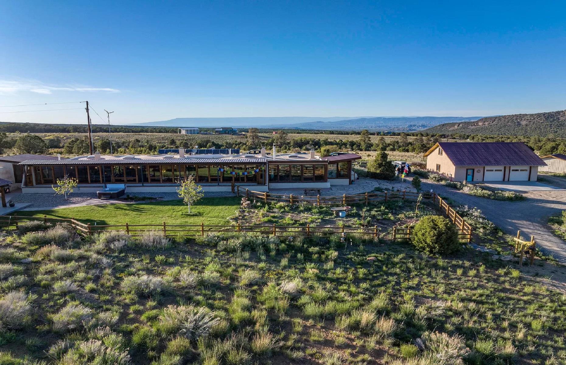 <p>If you've got a bulging bank account and want to snap up a home that combines space, seclusion, and business opportunities, then your search is well and truly over. Located on the edge of Jumping Tree Trail in rural Montrose, Colorado, this incredible property really does have it all.</p>