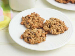 Gluten free oatmeal cookies are great for everyone. You'd never know they're gluten free cookies, they're delicious and easy to make. This great oatmeal cookie recipe is also Weight Watchers friendly! 
