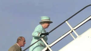 Queen Elizabeth boards flight from Heathrow to visit the UAE