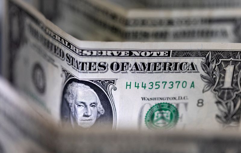 el dólar sigue impulsado por las expectativas de recortes de la fed