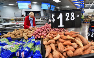 Grocery shopping in Rosemead, California on April 21, 2022. Frederic J. Brown/AFP/Getty Images