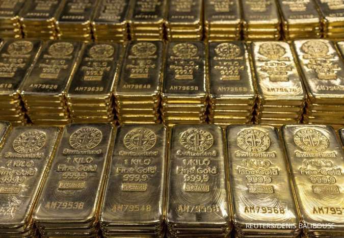 harga emas spot ke us$2.356,69 jelang siang, kian mendekati rekor tertingginya