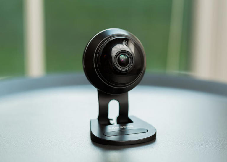 Need a Cheap Home Security Camera? Try an Old iPhone or Android Smartphone  - CNET