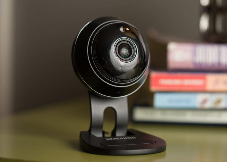 Got an Old iPhone or Android? Turn It Into a Home Security Camera for Free