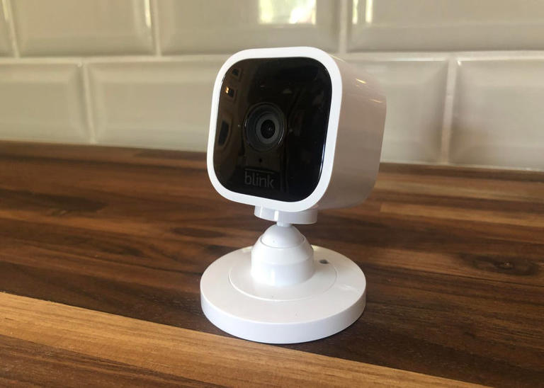 Need a Cheap Home Security Camera? Try an Old iPhone or Android Smartphone