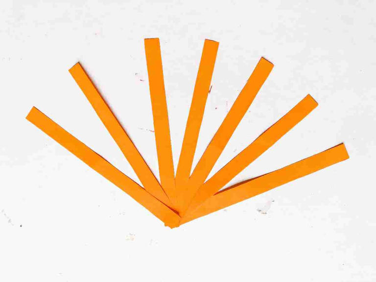 Cute construction paper pumpkin craft for fall