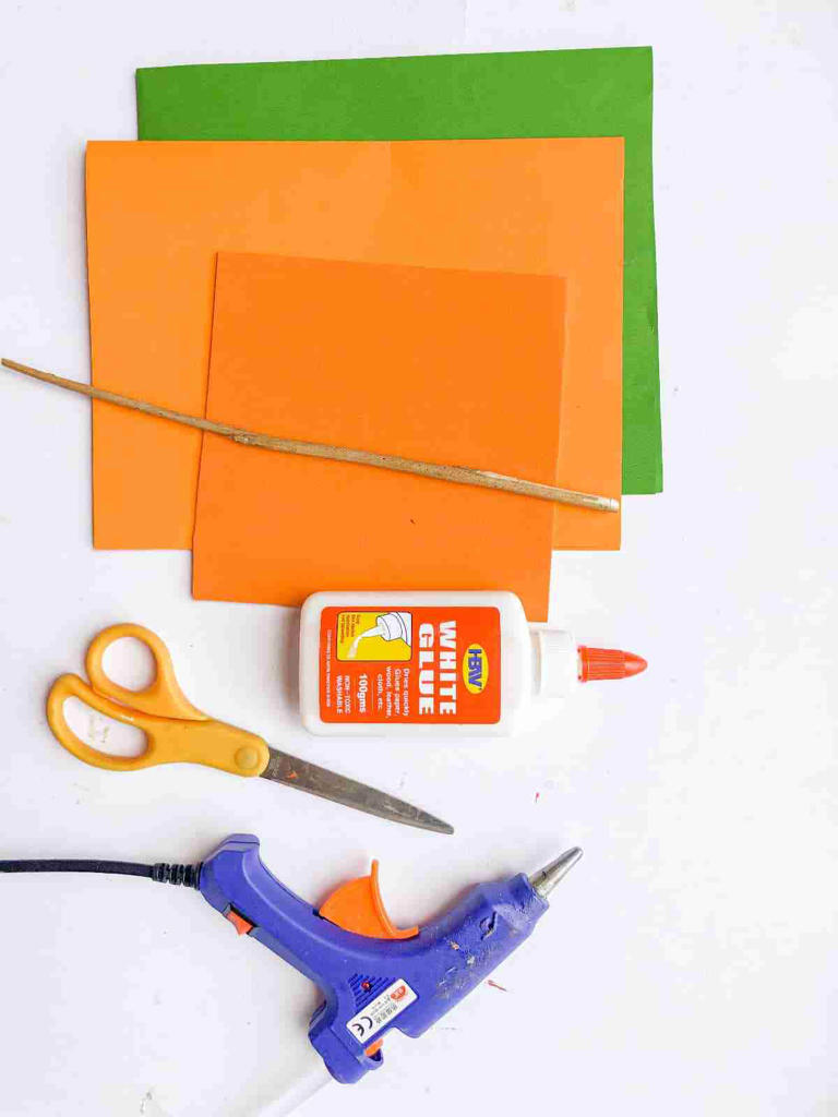 Cute construction paper pumpkin craft for fall