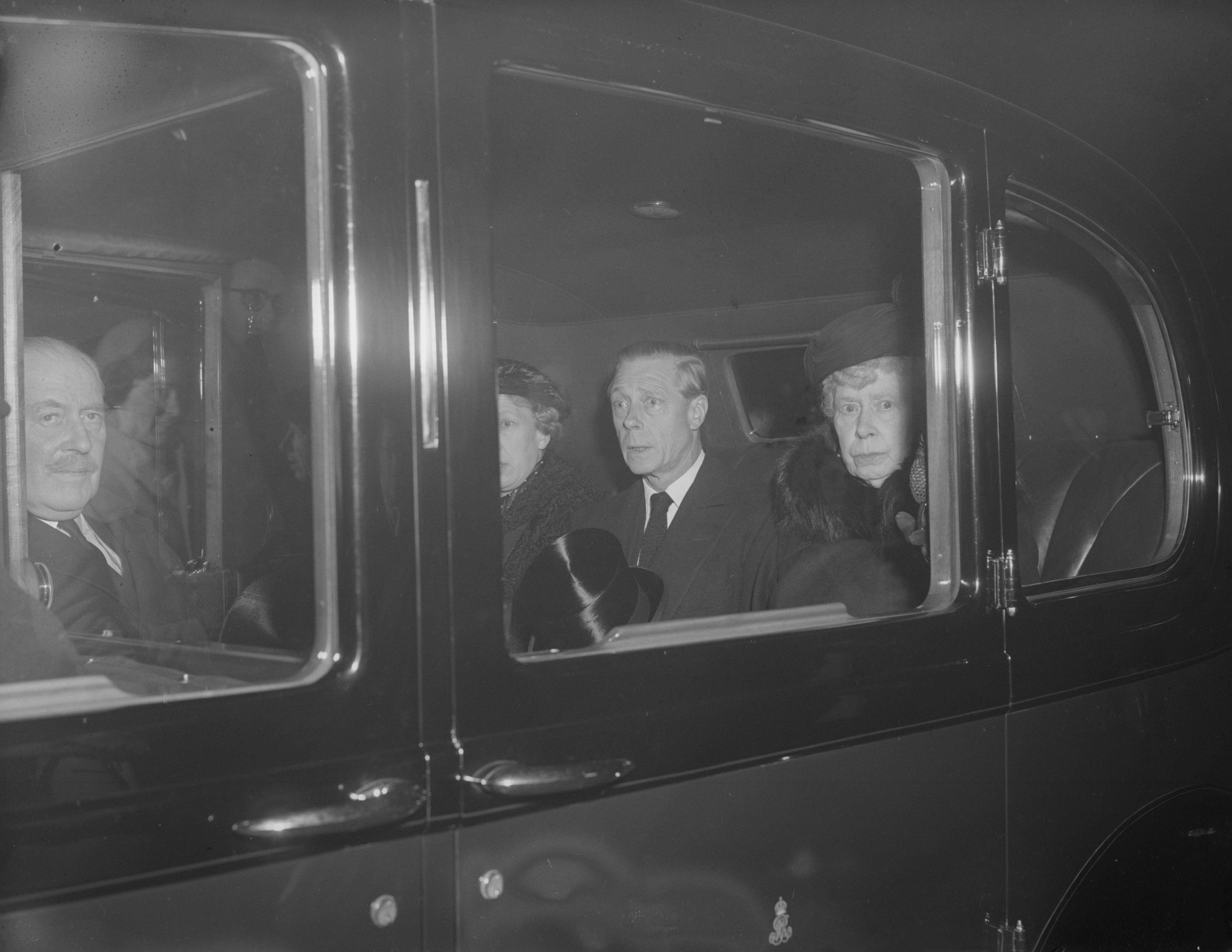 <p>On Feb. 14, 1952 -- the day before King George VI's funeral -- his elder brother, the Duke of Windsor (known as King Edward VIII before his abdication); mother Queen Mary; and sister Princess Mary made their way to pay their respects at the late king's lying-in-state in Westminster Hall in London.</p>