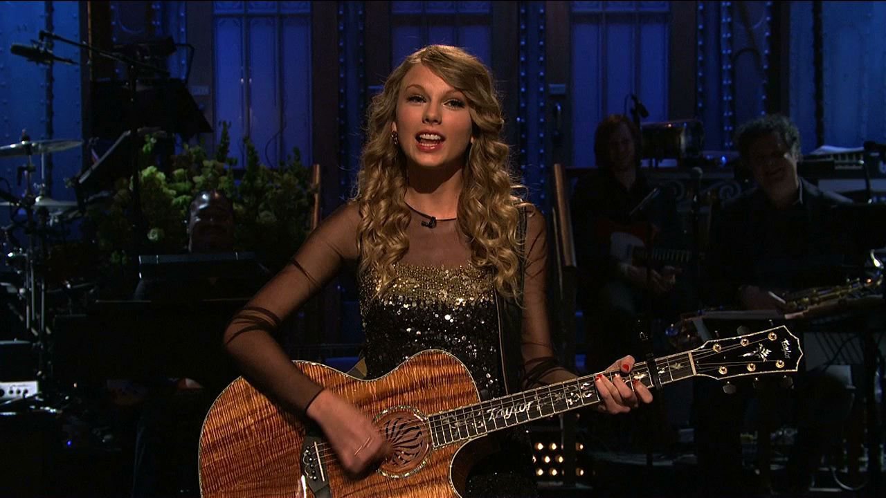 Песня ла ла все будет хорошо. Taylor Swift SNL. Тейлор Свифт. Saturday Night Live Taylor Swift. Saturday Night Live.