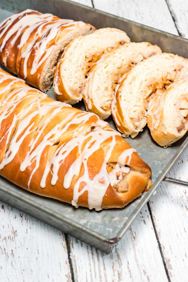 Moist Apple Cinnamon Bread